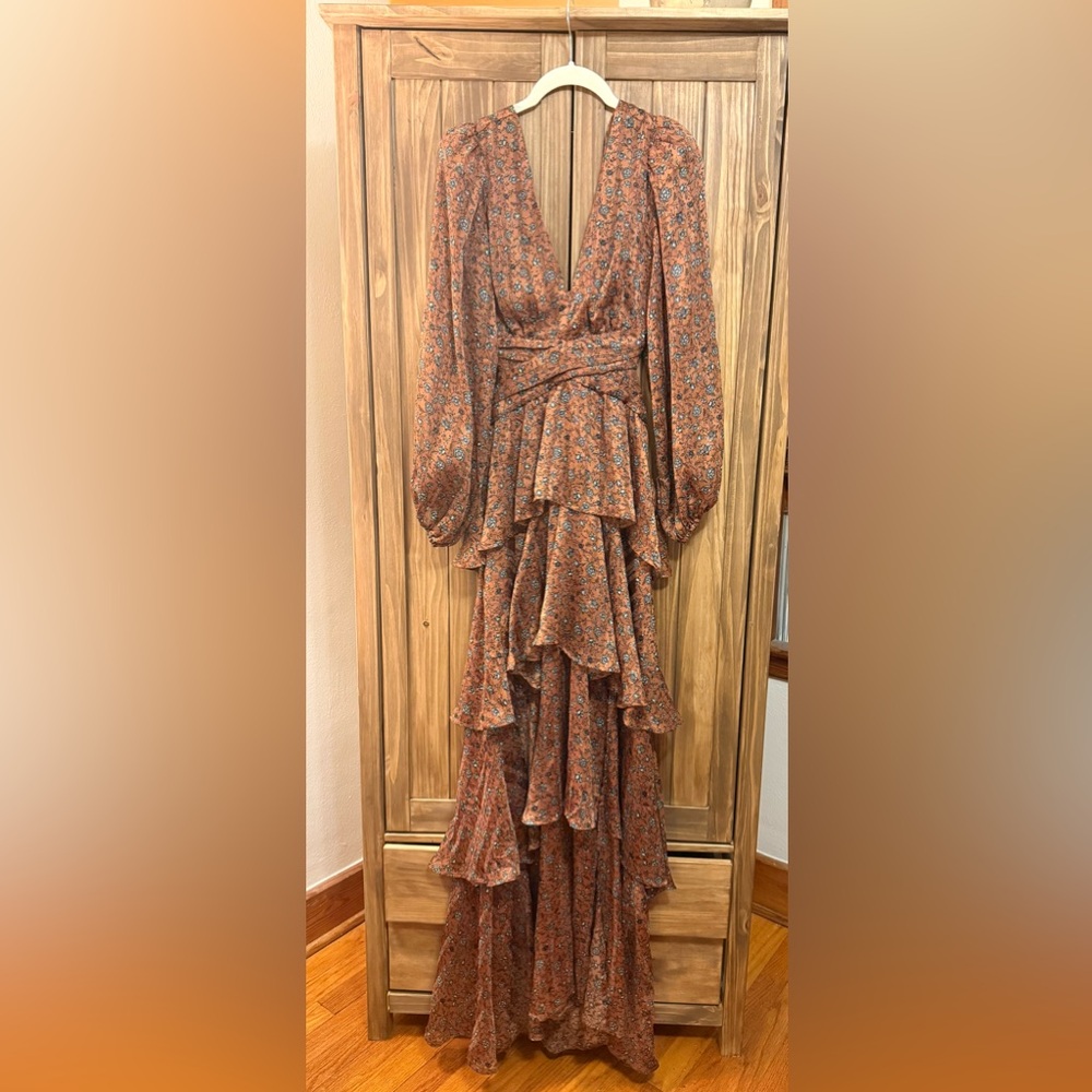 ASTR The Label Anora Maxi Dress XS Copper Floral Tiered Open Back Wedding Guest - Picture 3 of 12